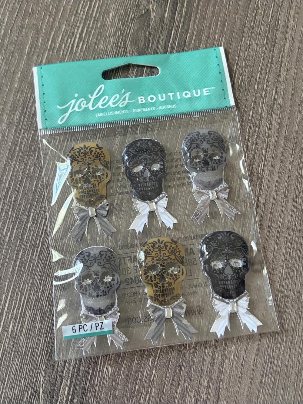 ❤️$8 Jolee's Boutique Black and White Skull Repeats